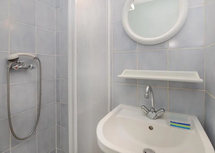 2 Bedroom Cozy In דירה *