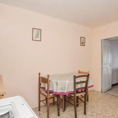 2 Bedroom Cozy In Apartment *