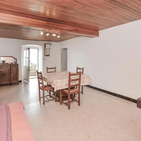 2 Bedroom Cozy In Pietranera