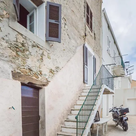 Apartment 2 Bedroom Cozy In Pietranera