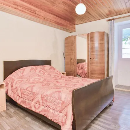 2 Bedroom Cozy In Pietranera