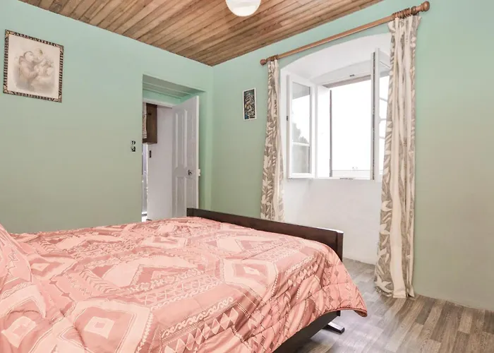 2 Bedroom Cozy In