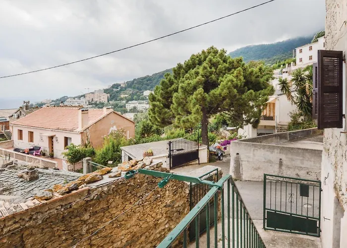 2 Bedroom Cozy In Appartement Pietranera