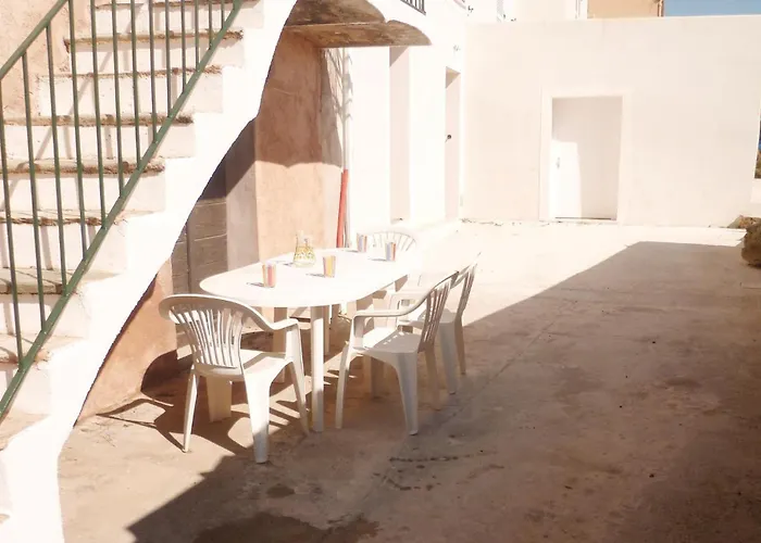 2 Bedroom Cozy In Appartement