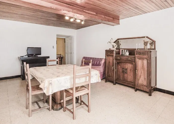 2 Bedroom Cozy In
